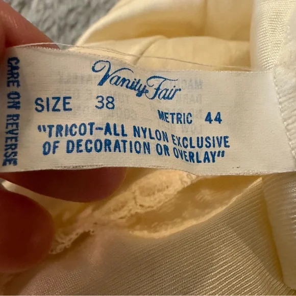 Vintage Vanity Fair Nude Lace Trim Tricut Tank Top Size 38 XL - Picture 3 of 4